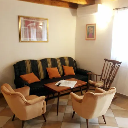 Haus In Mit Terrasse Und Schoener Aussicht * Kaštelir
