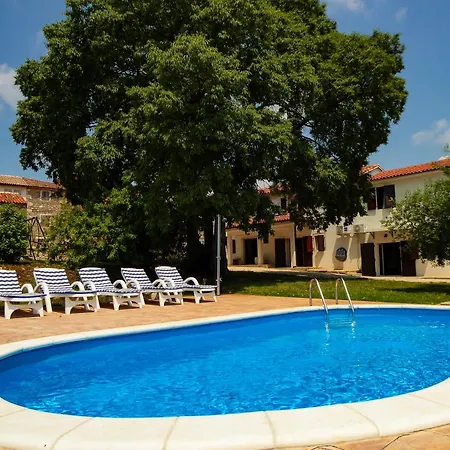 Haus In Mit Terrasse Und Schoener Aussicht * Kaštelir