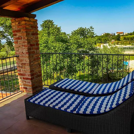 Haus In Mit Terrasse Und Schoener Aussicht Nyaraló *