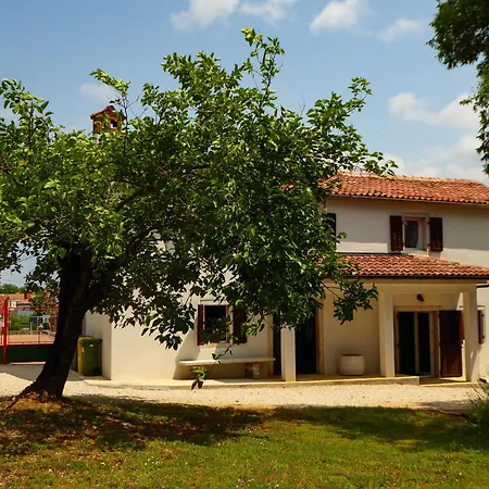 Haus In Mit Terrasse Und Schoener Aussicht * Kaštelir